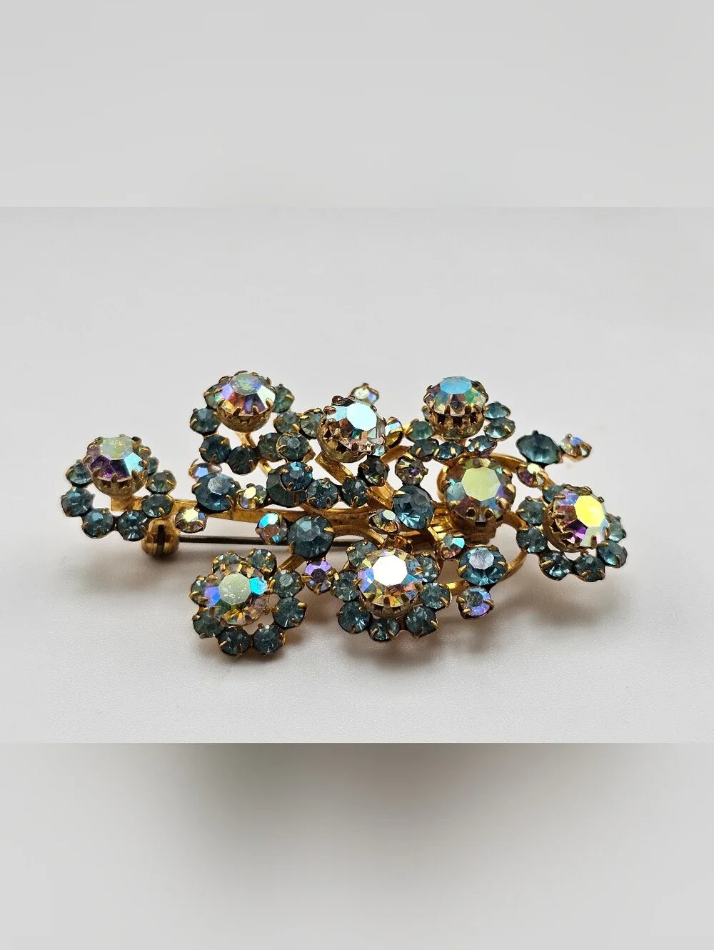 ​Vtg 1950s Blue Aurora Borealis Rhinestone Flower Brooch Gold Tone Floral Pin AB
